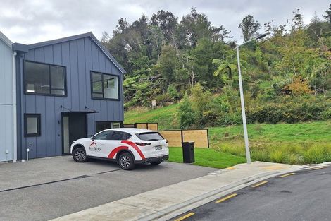 Photo of property in 15 Joseph Bolton Crescent, Wallaceville, Upper Hutt, 5018