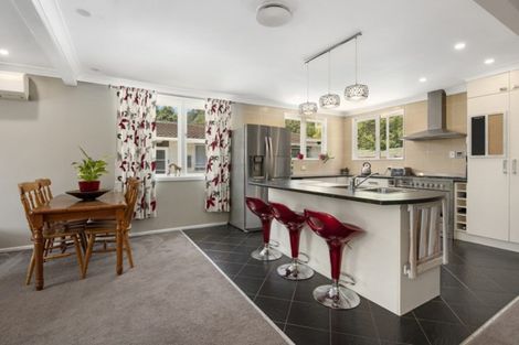 Photo of property in 16 Molloys Road, Te Marua, Upper Hutt, 5018