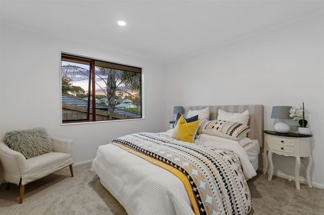 Photo of property in 5 Marbella Crescent, Oteha, Auckland, 0632