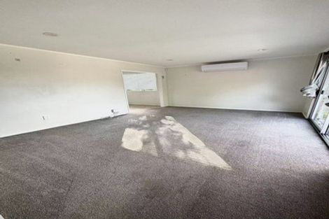 Photo of property in 104 Kemp Road, Massey, Auckland, 0614
