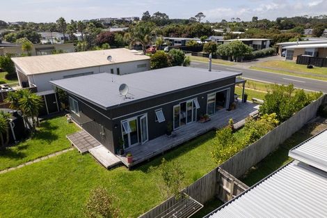 Photo of property in 19 Seabreeze Road, Mangawhai Heads, Mangawhai, 0505