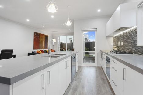 Photo of property in 23 Lili Chen Way, Mangere Bridge, Auckland, 2022