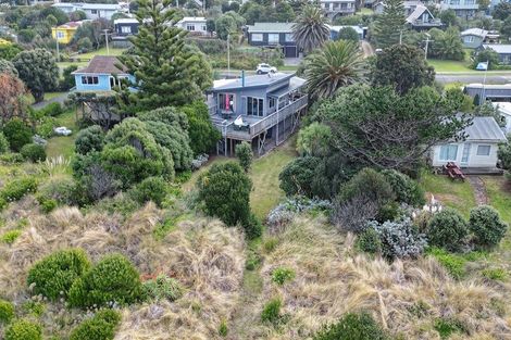 Photo of property in 33 Blue Pacific Parade, Riversdale Beach, Masterton, 5872