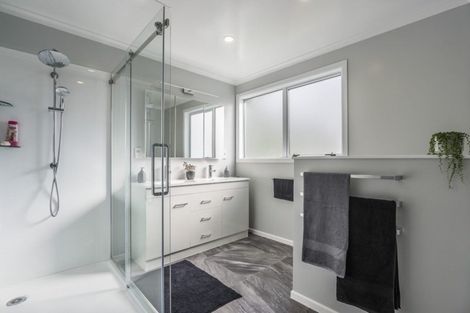 Photo of property in 5 Walton Road, Paraparaumu Beach, Paraparaumu, 5032