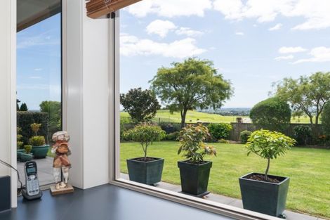 Photo of property in 87 Ruapehu Drive, Fitzherbert, Palmerston North, 4410