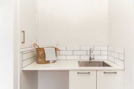 Photo of property in 5a Sequoia Place, Maoribank, Upper Hutt, 5018