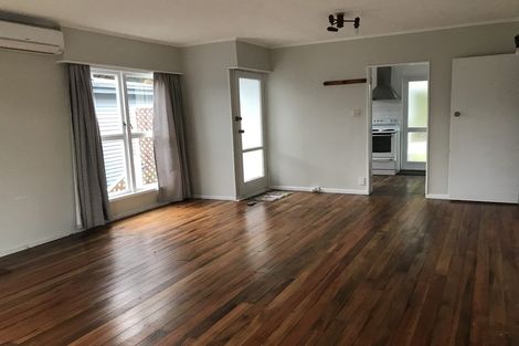 Photo of property in 33 Black Rock Road, Newlands, Wellington, 6037