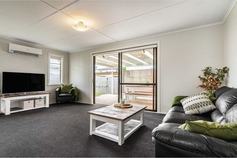 Photo of property in 22 Roberts Road, Te Atatu South, Auckland, 0610