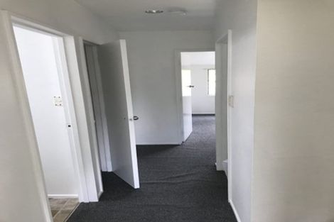 Photo of property in 4/35 Fields Parade, Oteha, Auckland, 0632