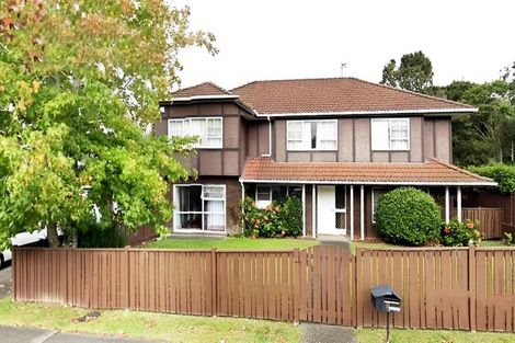 Photo of property in 11 Ravenstone Place, Chatswood, Auckland, 0626