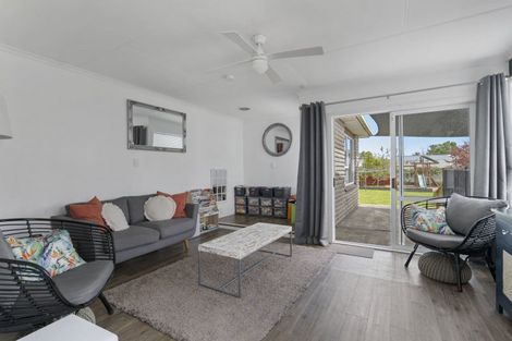 Photo of property in 6 Kahikatea Street, Inglewood, 4330