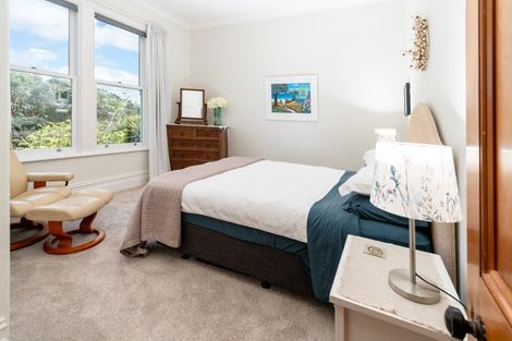 Photo of property in 33 Grove Road, Kelburn, Wellington, 6012