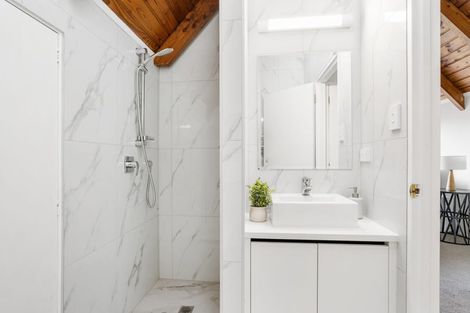 Photo of property in 12 Honeysuckle Lane, Mairangi Bay, Auckland, 0630