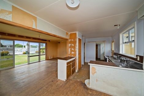 Photo of property in 15 Hunter Street, Hawera, 4610