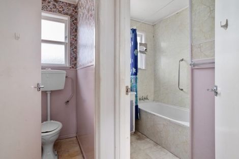 Photo of property in 63 Muir Avenue, Mangere Bridge, Auckland, 2022