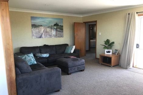 Photo of property in 30a Te Atatu Road, Te Atatu South, Auckland, 0610