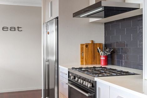 Photo of property in 29 Knights Road, Rothesay Bay, Auckland, 0630