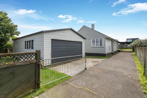 Photo of property in 8 Arimu Road, Papakura, 2110
