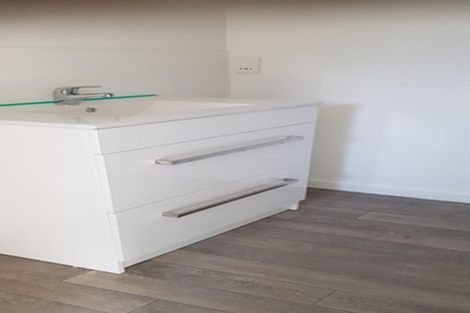 Photo of property in 1/46 View Road, Henderson, Auckland, 0612