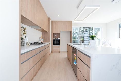 Photo of property in 13 Barrique Road, Kumeu, 0810