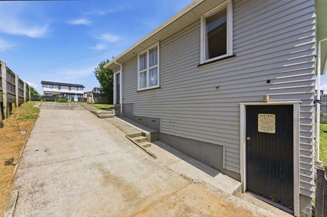 Photo of property in 19 Pukeori Street, Marfell, New Plymouth, 4310