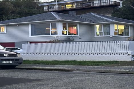 Photo of property in 24 Severn Street, Island Bay, Wellington, 6023