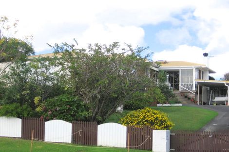 Photo of property in 3 Lavelle Road, Henderson, Auckland, 0612