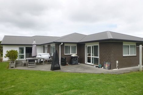 Photo of property in 2 Malbec Place, Huapai, Kumeu, 0810