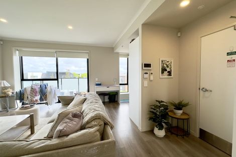 Photo of property in 3/20 Kerewhenua Crescent, Hobsonville, 0616