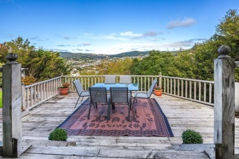 Photo of property in 25 Ordley Grove, Tawa, Wellington, 5028