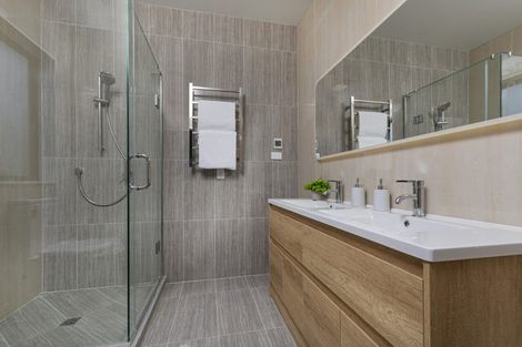 Photo of property in 47 Mcindoe Road, Kumeu, 0810