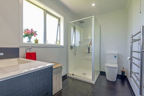 Photo of property in 2 Tutakarae Road, Kelvin Grove, Palmerston North, 4470