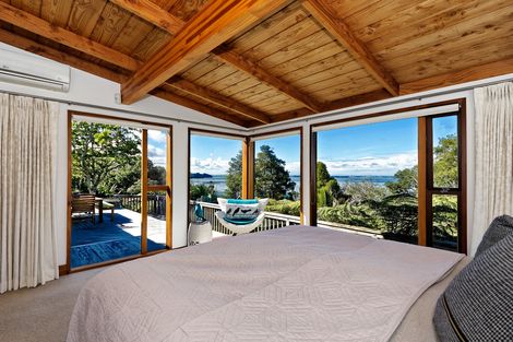 Photo of property in 146 Cliff View Drive, Green Bay, Auckland, 0604