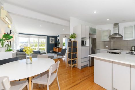 Photo of property in 1/48 Bond Crescent, Forrest Hill, Auckland, 0620