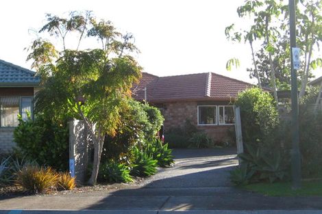 Photo of property in 9 Francis Skinner Place, Orewa, 0931