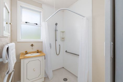 Photo of property in 17 Kairau Road West, Sentry Hill, New Plymouth, 4373