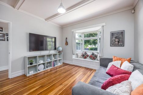 Photo of property in 8 Craigbank Avenue, New Lynn, Auckland, 0600