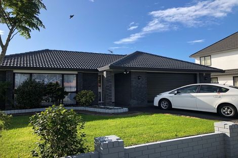 Photo of property in 57 Frank Nobilo Drive, Golflands, Auckland, 2013