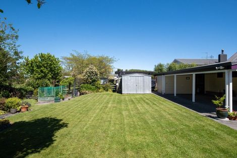 Photo of property in 12 Deakin Place, Clive, 4102