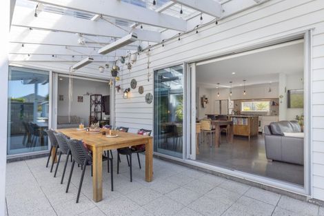 Photo of property in 40 Banks Boulevard, Whitby, Porirua, 5024