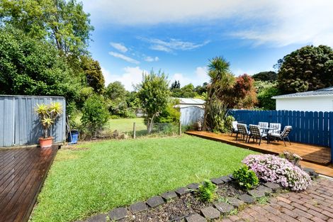 Photo of property in 38 Woodside Road, Massey, Auckland, 0614