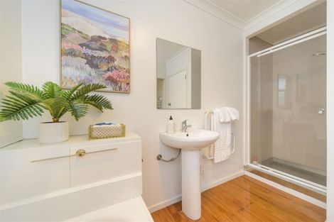 Photo of property in 16 Kapiti Place, Awapuni, Palmerston North, 4412