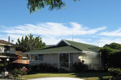 Photo of property in 19 Broadfell Avenue, Avonhead, Christchurch, 8042