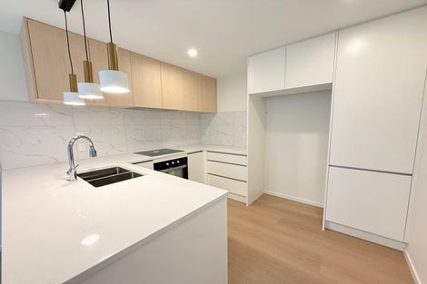 Photo of property in 14d Clairville Crescent, Wai O Taiki Bay, Auckland, 1072