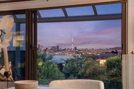 Photo of property in 35a Seaview Avenue, Northcote, Auckland, 0627