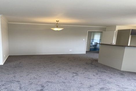 Photo of property in 40 Sunvista Avenue, Oteha, Auckland, 0632