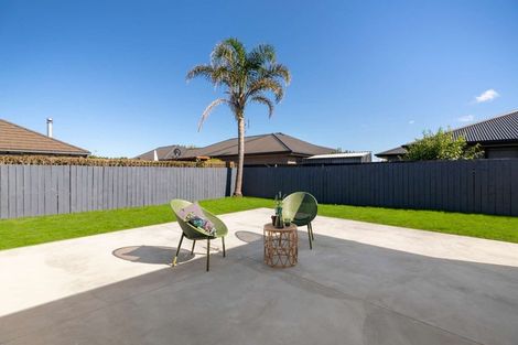 Photo of property in 16 Ripple Grove, Waiuku, 2123