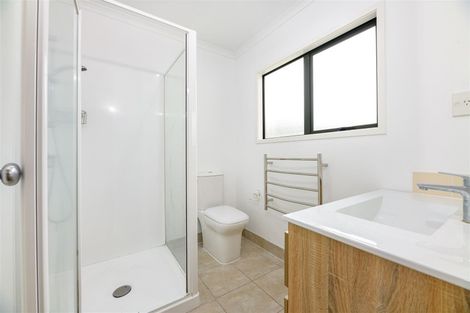 Photo of property in 27 Toledo Avenue, Henderson, Auckland, 0612