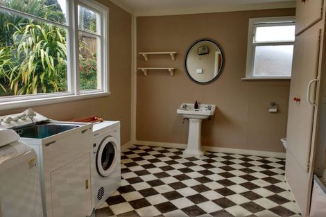 Photo of property in 215 Ravensbourne Road, Ravensbourne, Dunedin, 9022