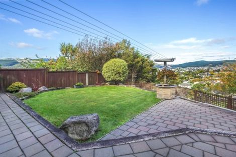 Photo of property in 25 Ordley Grove, Tawa, Wellington, 5028